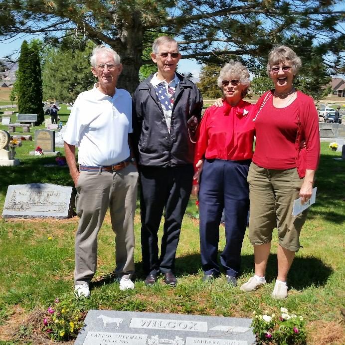 Richard, Ronald, Betty, and Bonny at their parents' grave site